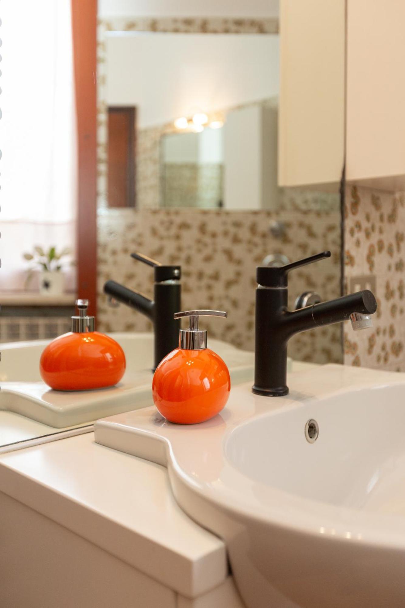 Tosi 11 - Exclusive Apartment Mediolan Zewnętrze zdjęcie